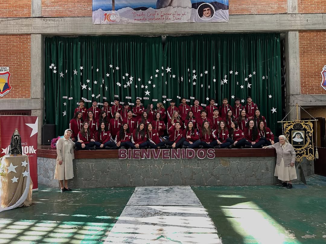 «Bienvenida a 5to año en su Último primer día de clases»